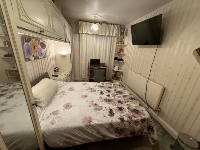 Room for rent in Southfields, Greater London