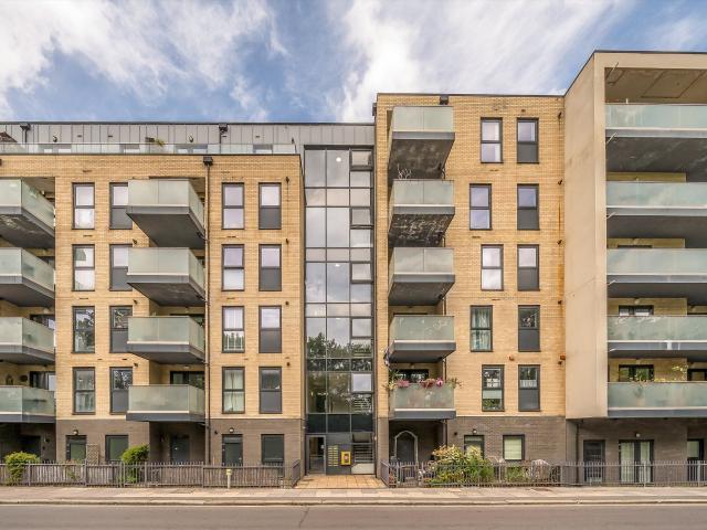Flat for rent in Charlton Riverside, Greater London