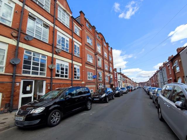 Flat for rent in Spinney Hills, Old Wharf