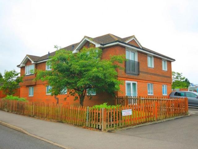 Flat for rent in Westborough, Surrey