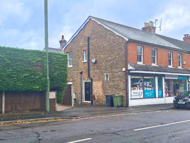 Flat for rent in Westborough, Surrey