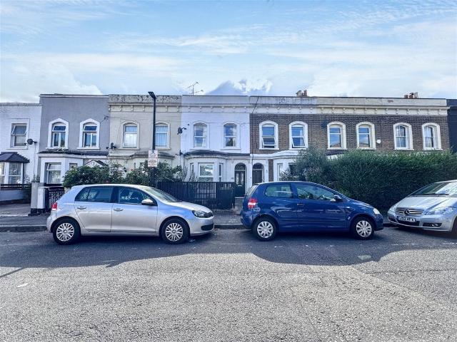 Flat for rent in Maryland, Greater London