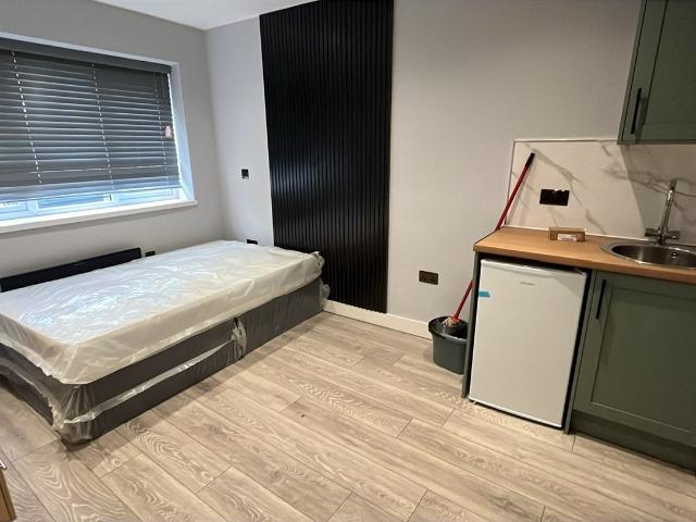 Flat for rent in London Borough of Richmond upon Thames, Greater London