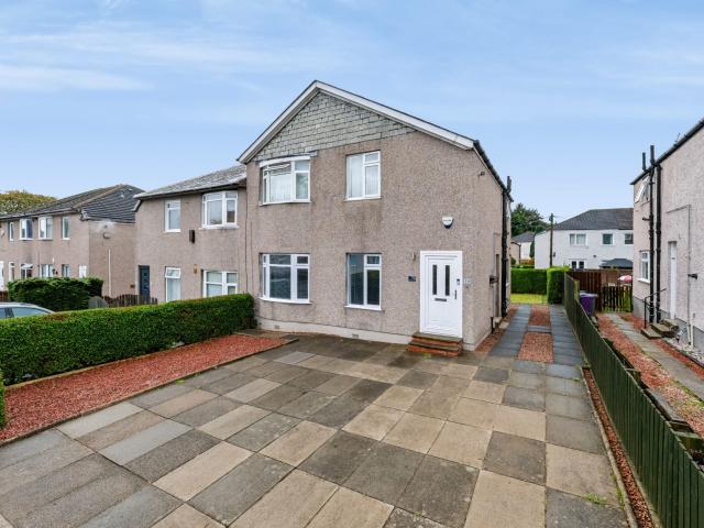 Flat for rent in Croftfoot, Glasgow