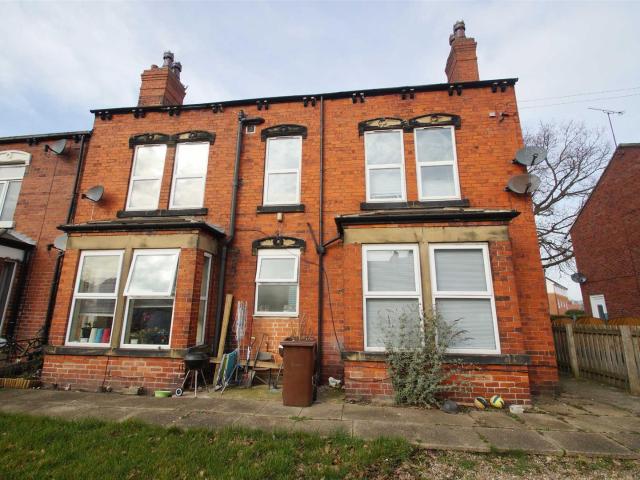 Flat for rent in Scholes, West Yorkshire