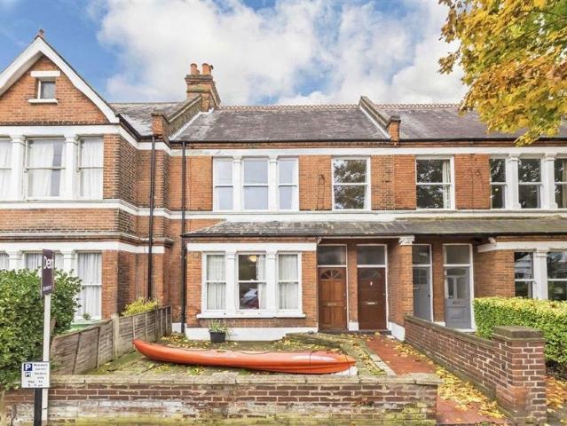 Flat for rent in Mortlake, Greater London