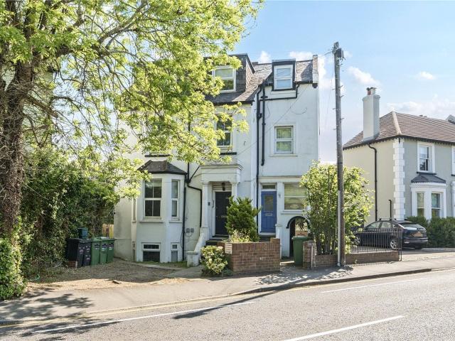 Flat for rent in Woodcote, Epsom