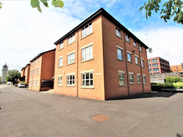 Flat for rent in Buckley Wells, Bury