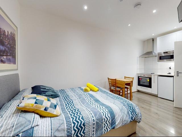Flat for rent in Kensal Town, Greater London