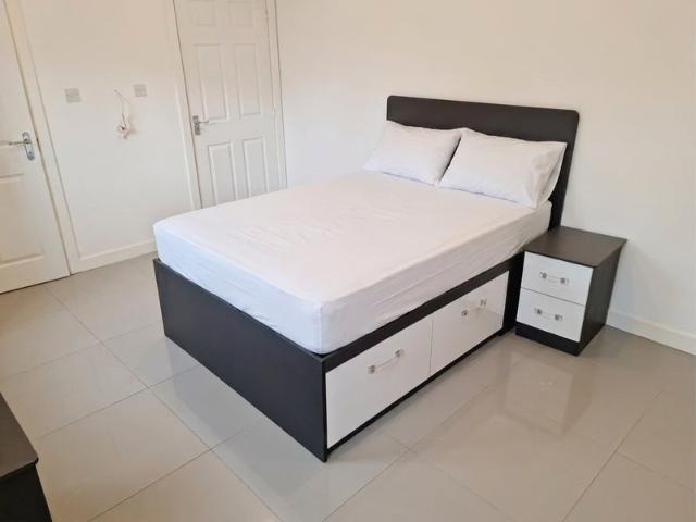Flat for rent in Hathershaw, Pendock