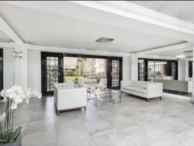 Flat for rent in St. John's Wood, Greater London
