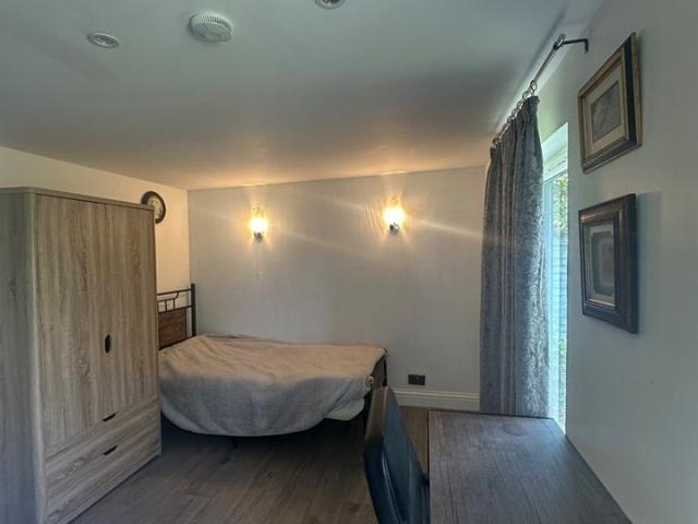 Flat for rent in Claygate, Elmbridge