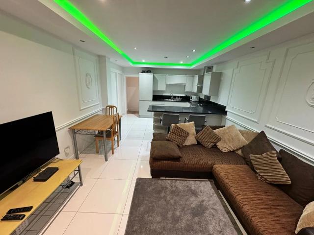 Flat for rent in Clayhall, Greater London