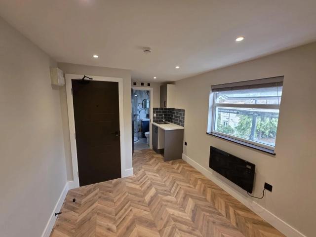 Flat for rent in Roehampton, Greater London