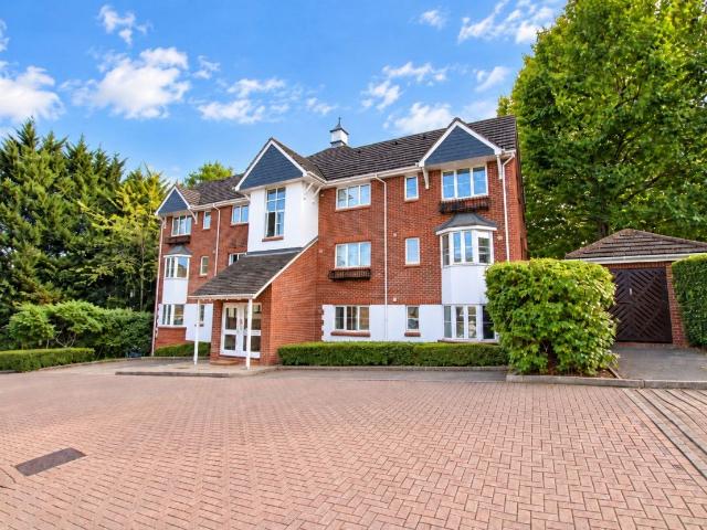 Flat for rent in London Borough of Sutton, Greater London