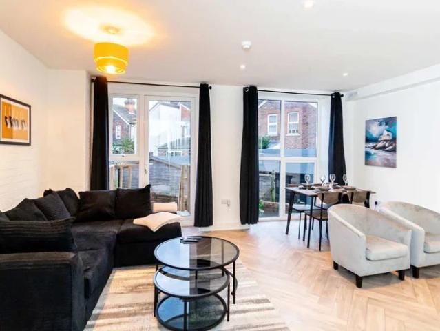 Flat for rent in Brook Street, Bourne Vale