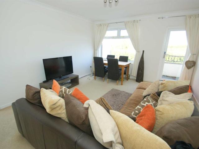 Flat for rent in Shadwell, West Yorkshire