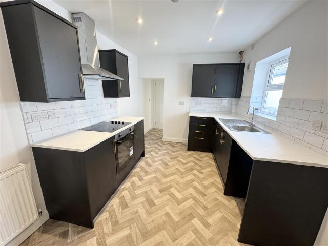 Flat for rent in Ystrad, Gelli