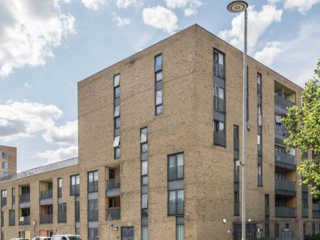 Flat for rent in Roding Riverside, Greater London