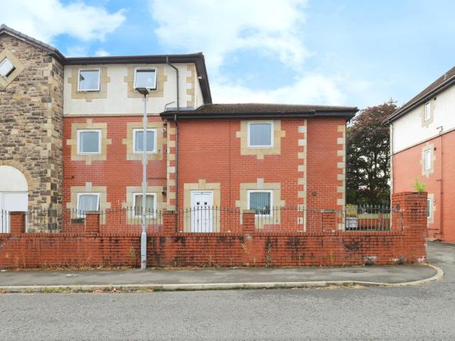 Flat for rent in Bury, Greater Manchester