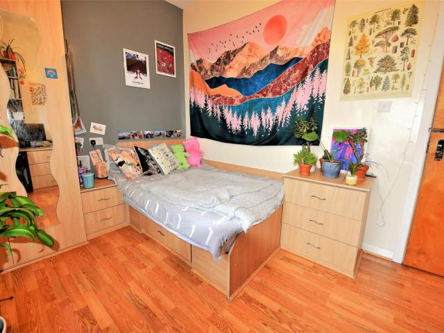Flat for rent in Hyde Park, West Yorkshire