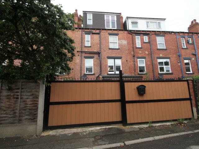 Flat for rent in Harehills, West Yorkshire