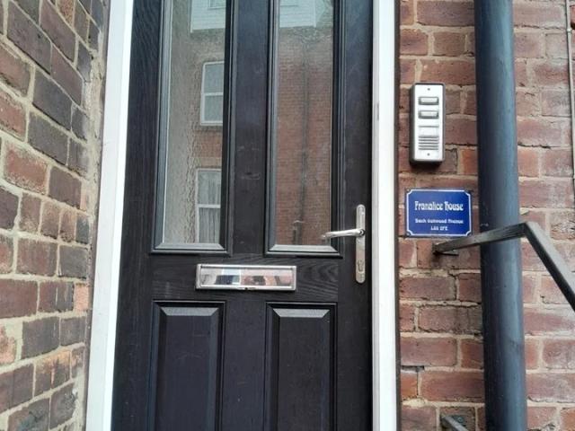Flat for rent in Oakwood, West Yorkshire