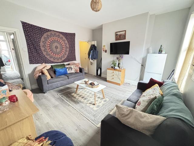 Flat for rent in Headingley Hill, Leeds