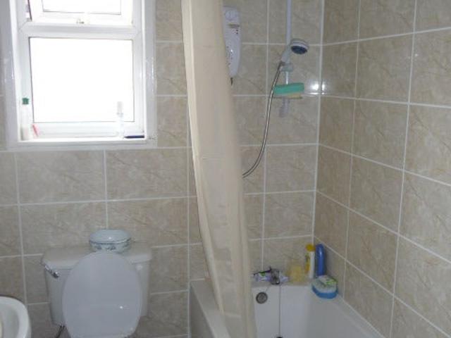 Flat for rent in Hyde Park, Leeds