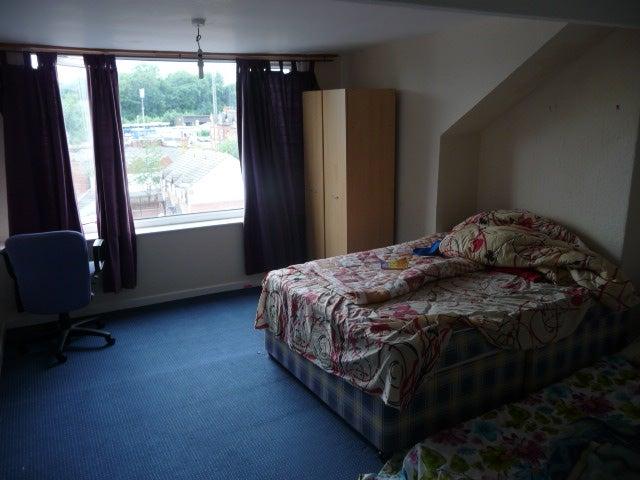 Flat for rent in Hyde Park, West Yorkshire