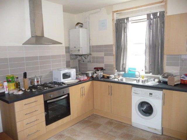 Flat for rent in Hyde Park, West Yorkshire