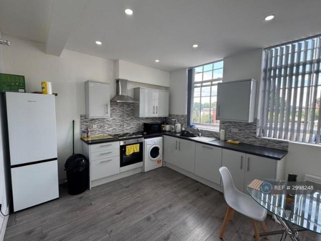 Flat for rent in Lee Bank, Greater Manchester