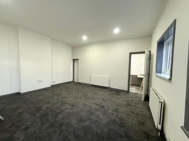 Flat for rent in Lee Bank, Greater Manchester