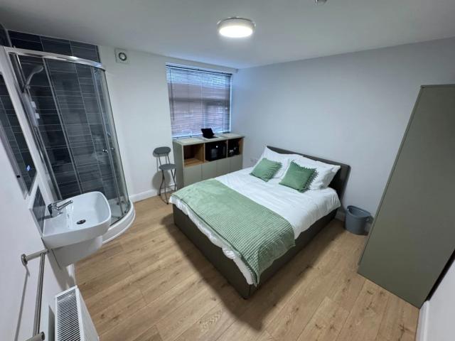 Flat for rent in Brownlow Fold, Lee Bank