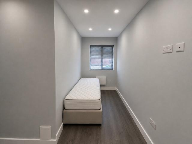 Flat for rent in South Stanmore, Greater London