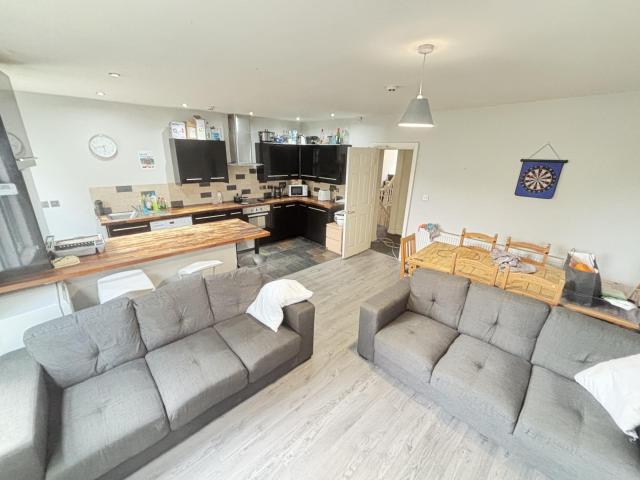 Flat for rent in Headingley Hill, Leeds