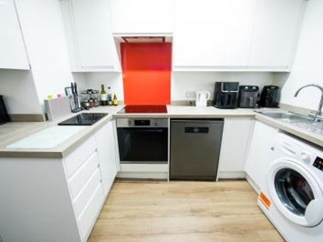 Flat for rent in Headingley Hill, Leeds