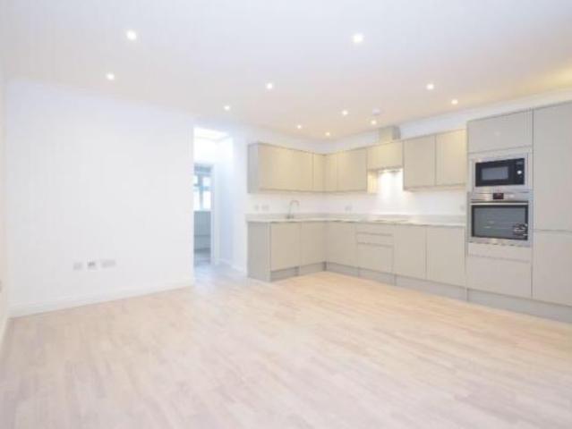 Flat for rent in Blackhills, Surrey