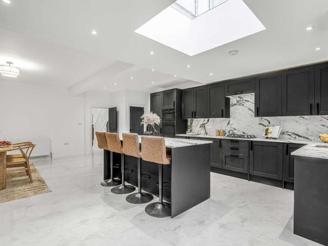 Flat for rent in London Borough of Lambeth, Greater London