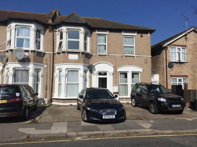 Flat for rent in London Borough of Redbridge, Greater London