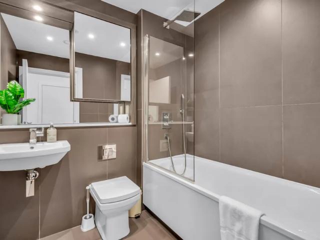 Flat for rent in London Borough of Hounslow, Greater London