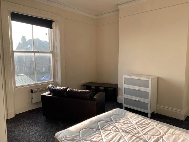 Flat for rent in Woolshops, Halifax