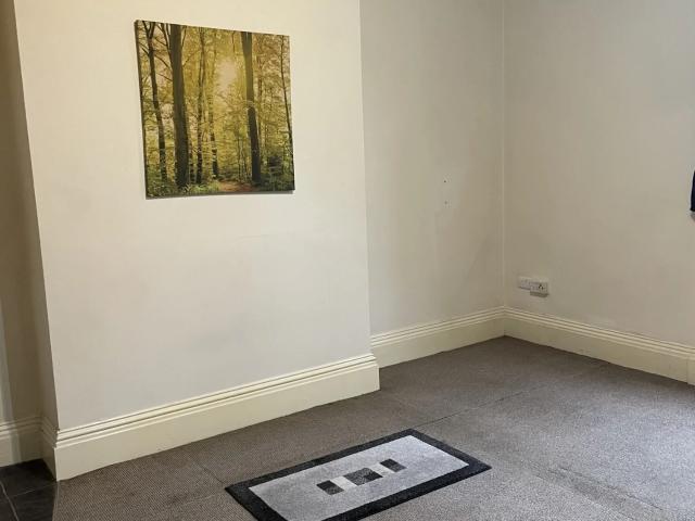 Flat for rent in Woolshops, Calderdale