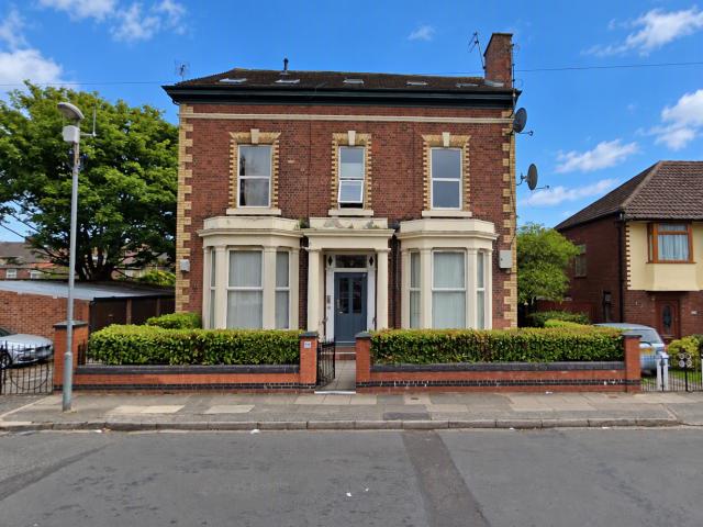 Flat for rent in Elm Park, Liverpool