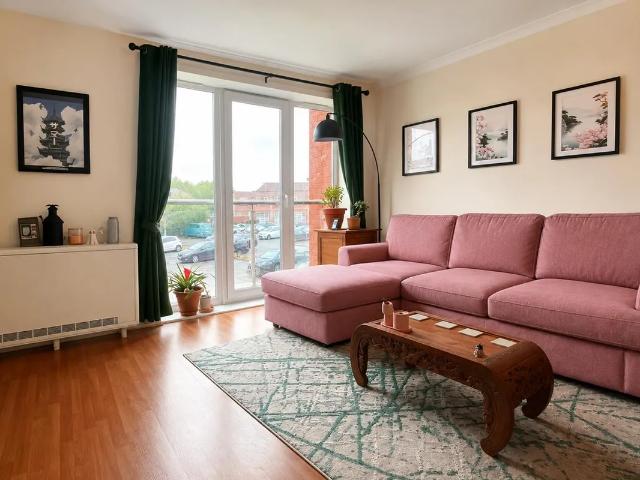 Flat for rent in Garston, Calderstones