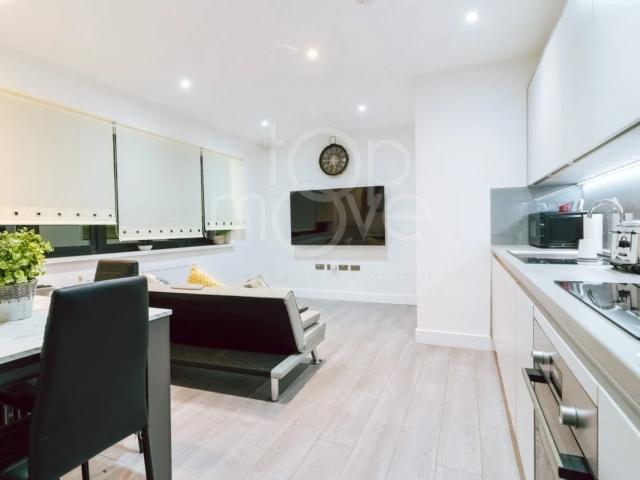 Flat for rent in London Borough of Croydon, Greater London