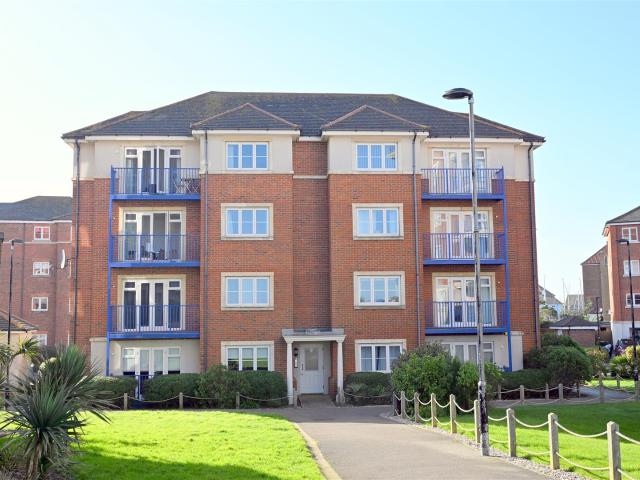 Flat for rent in Sovereign Harbour, Eastbourne