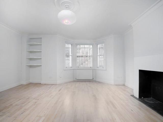 Apartment for rent in Walham Green, Greater London