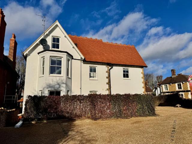 Apartment for rent in Westborough, Surrey