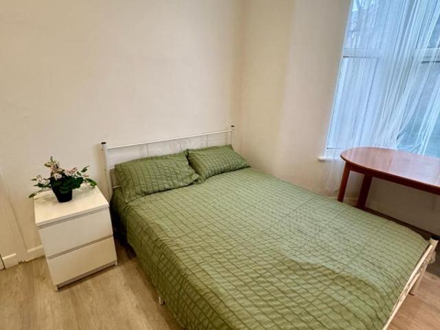 Flat for rent in Upton Park, Greater London